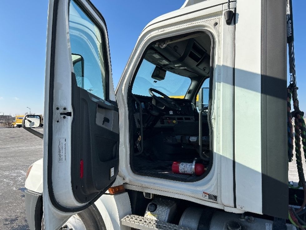 Day Cab Tractor-Heavy Duty Tractors-Freightliner-2021-T12664ST-East Chicago-IN-290,328\n\t\tmiles-$ 62,000 - Image 9