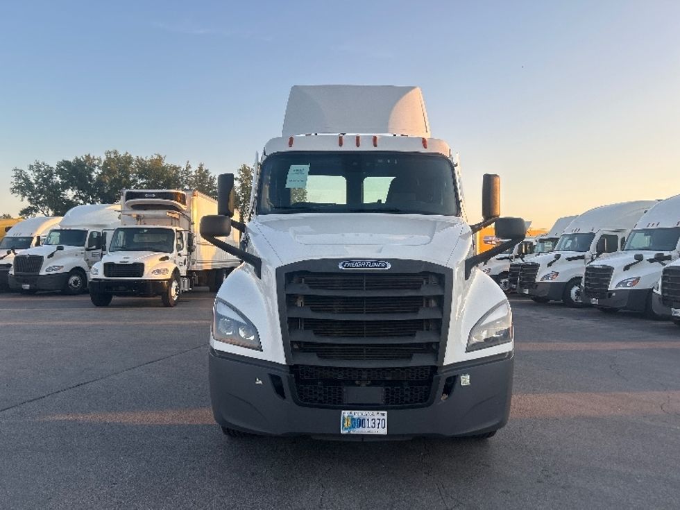 Day Cab Tractor-Heavy Duty Tractors-Freightliner-2021-T12664ST-East Chicago-IN-295,414\n\t\tmiles-$ 63,500 - Image 2
