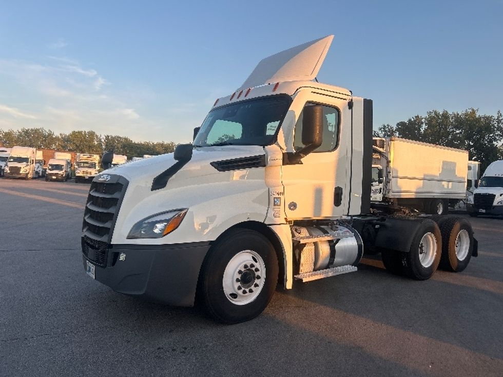 Day Cab Tractor-Heavy Duty Tractors-Freightliner-2021-T12664ST-East Chicago-IN-295,414\n\t\tmiles-$ 63,500 - Image 3