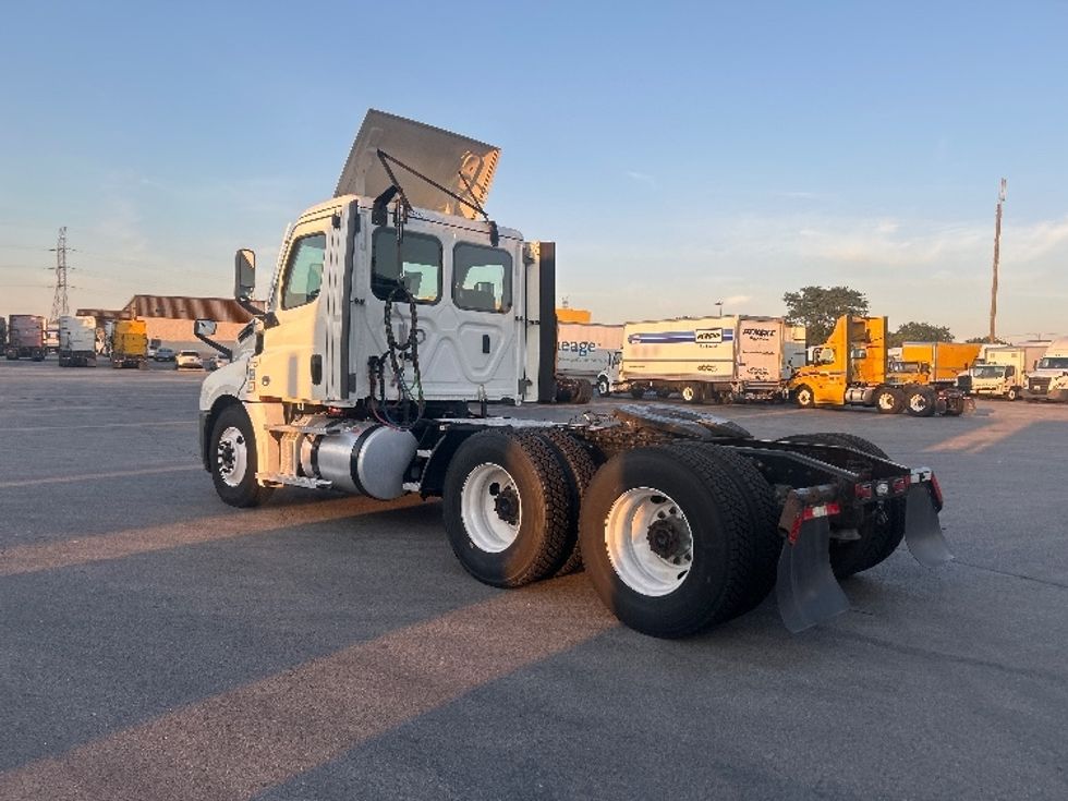 Day Cab Tractor-Heavy Duty Tractors-Freightliner-2021-T12664ST-East Chicago-IN-295,414\n\t\tmiles-$ 63,500 - Image 5