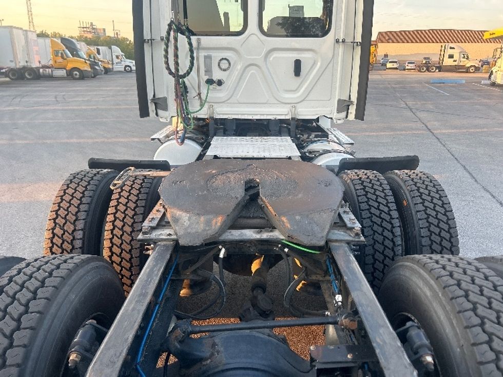Day Cab Tractor-Heavy Duty Tractors-Freightliner-2021-T12664ST-East Chicago-IN-295,414\n\t\tmiles-$ 63,500 - Image 6
