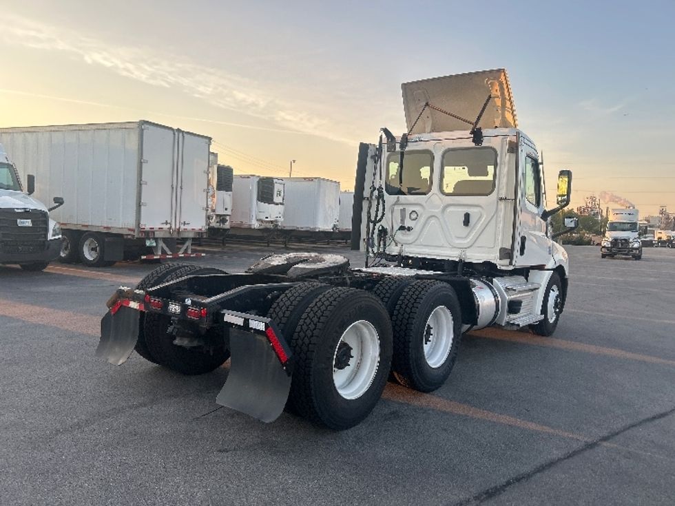 Day Cab Tractor-Heavy Duty Tractors-Freightliner-2021-T12664ST-East Chicago-IN-295,414\n\t\tmiles-$ 63,500 - Image 7
