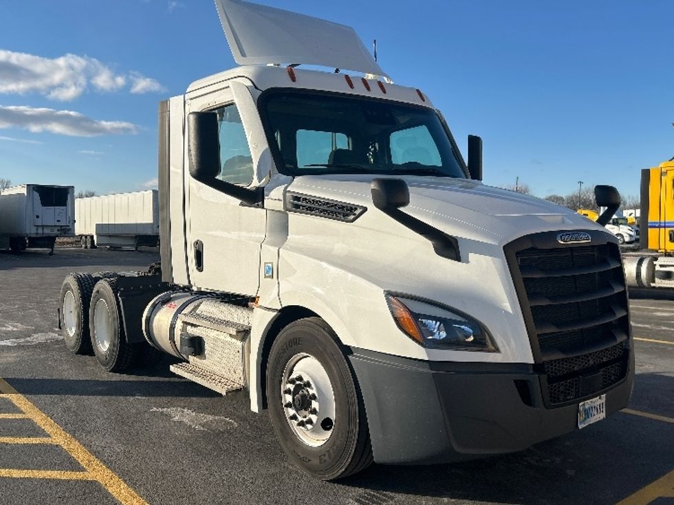 Day Cab Tractor-Heavy Duty Tractors-Freightliner-2021-T12664ST-East Chicago-IN-322,296\n\t\tmiles-$ 59,000 - Image 1