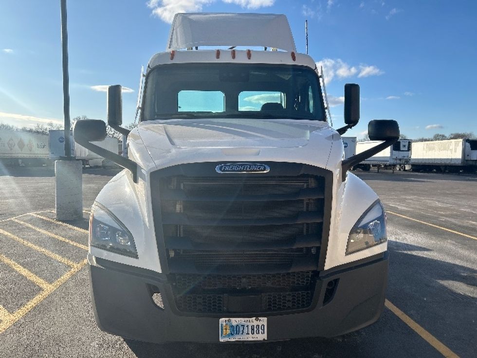 Day Cab Tractor-Heavy Duty Tractors-Freightliner-2021-T12664ST-East Chicago-IN-322,296\n\t\tmiles-$ 59,000 - Image 2