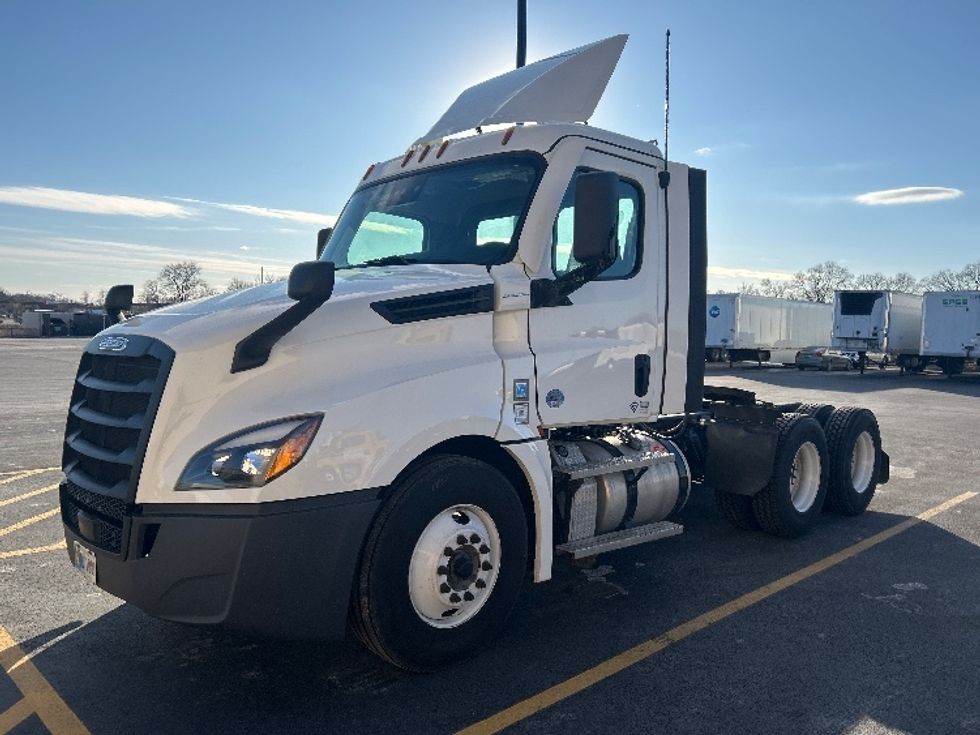 Day Cab Tractor-Heavy Duty Tractors-Freightliner-2021-T12664ST-East Chicago-IN-322,296\n\t\tmiles-$ 59,000 - Image 3