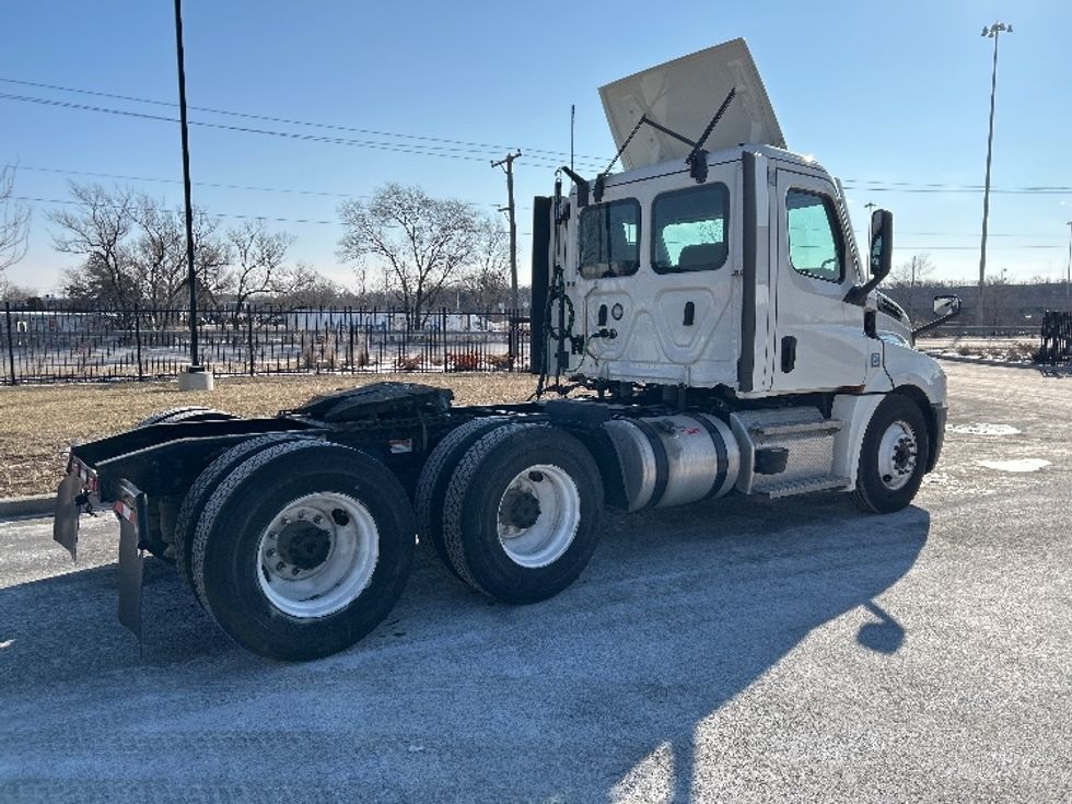 Day Cab Tractor-Heavy Duty Tractors-Freightliner-2021-T12664ST-East Chicago-IN-322,296\n\t\tmiles-$ 59,000 - Image 7