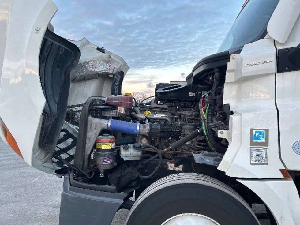 Day Cab Tractor-Heavy Duty Tractors-Freightliner-2021-T12664ST-East Chicago-IN-329,856\n\t\tmiles-$ 58,500 - Image 16