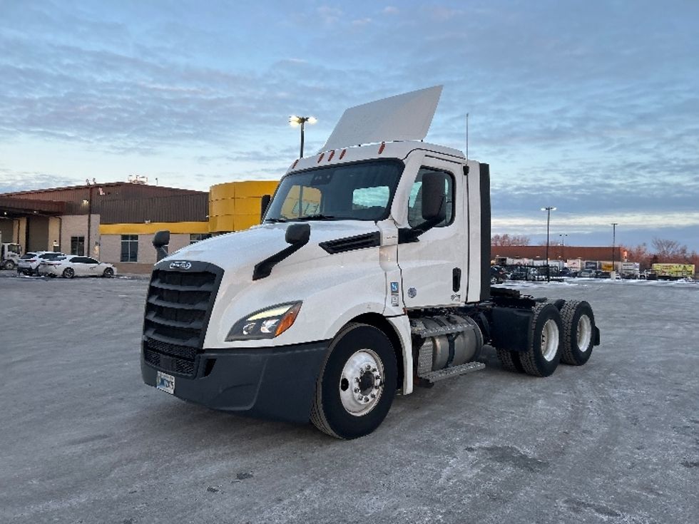 Day Cab Tractor-Heavy Duty Tractors-Freightliner-2021-T12664ST-East Chicago-IN-329,856\n\t\tmiles-$ 58,500 - Image 3