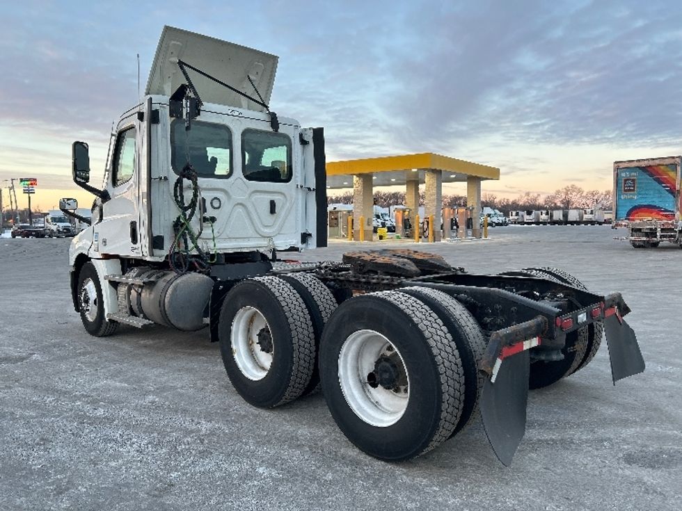 Day Cab Tractor-Heavy Duty Tractors-Freightliner-2021-T12664ST-East Chicago-IN-329,856\n\t\tmiles-$ 58,500 - Image 5