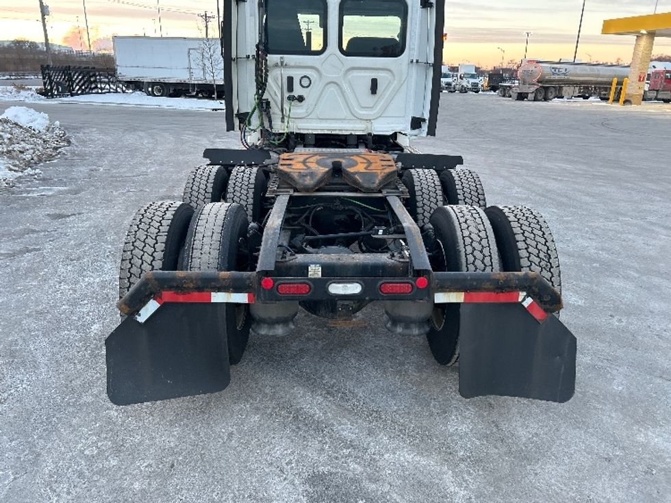 Day Cab Tractor-Heavy Duty Tractors-Freightliner-2021-T12664ST-East Chicago-IN-329,856\n\t\tmiles-$ 58,500 - Image 6