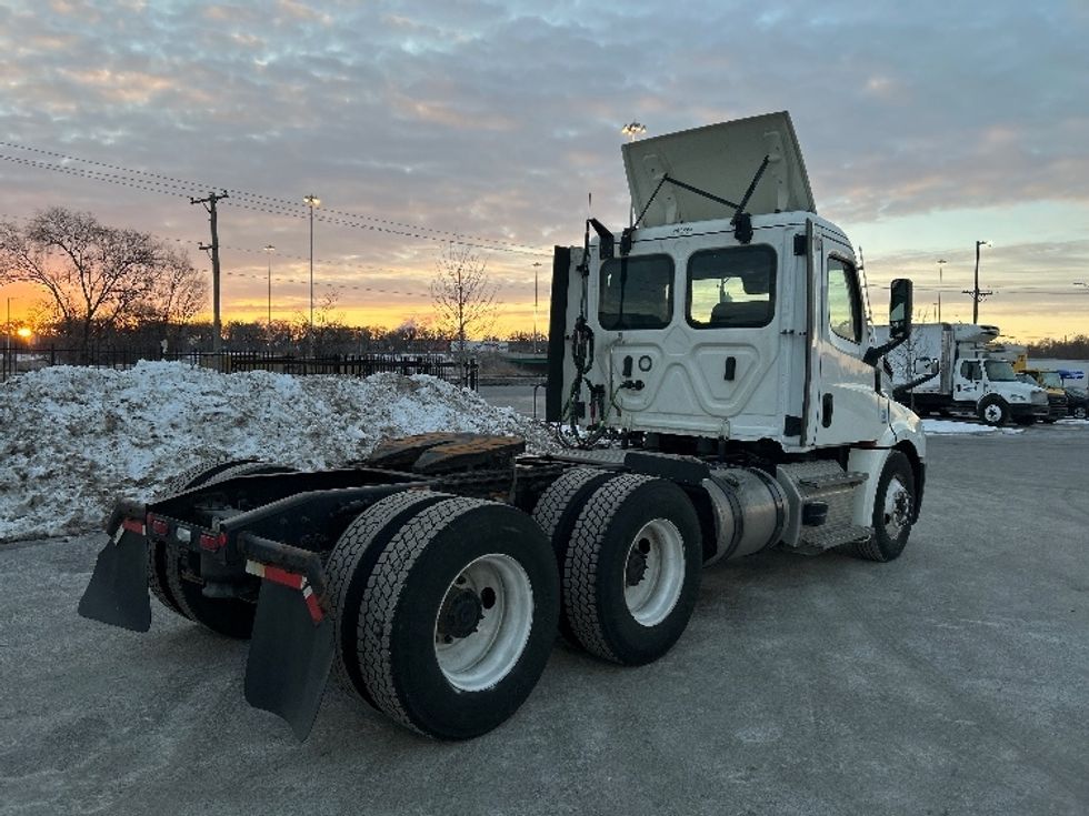 Day Cab Tractor-Heavy Duty Tractors-Freightliner-2021-T12664ST-East Chicago-IN-329,856\n\t\tmiles-$ 58,500 - Image 7