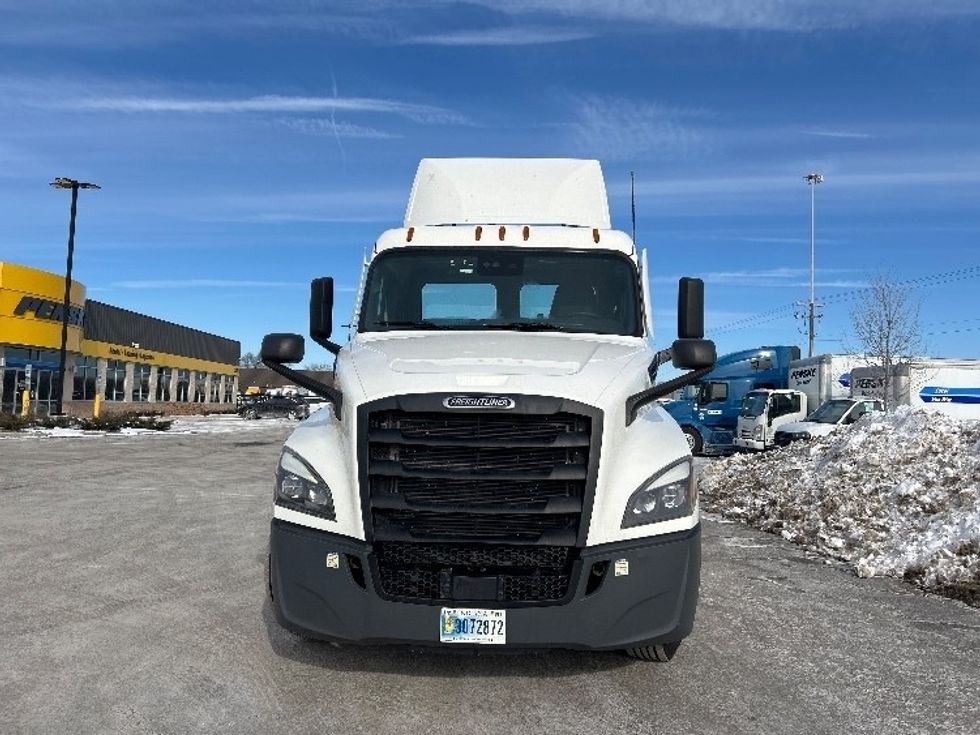 Day Cab Tractor-Heavy Duty Tractors-Freightliner-2021-T12664ST-East Chicago-IN-331,274\n\t\tmiles-$ 58,500 - Image 2