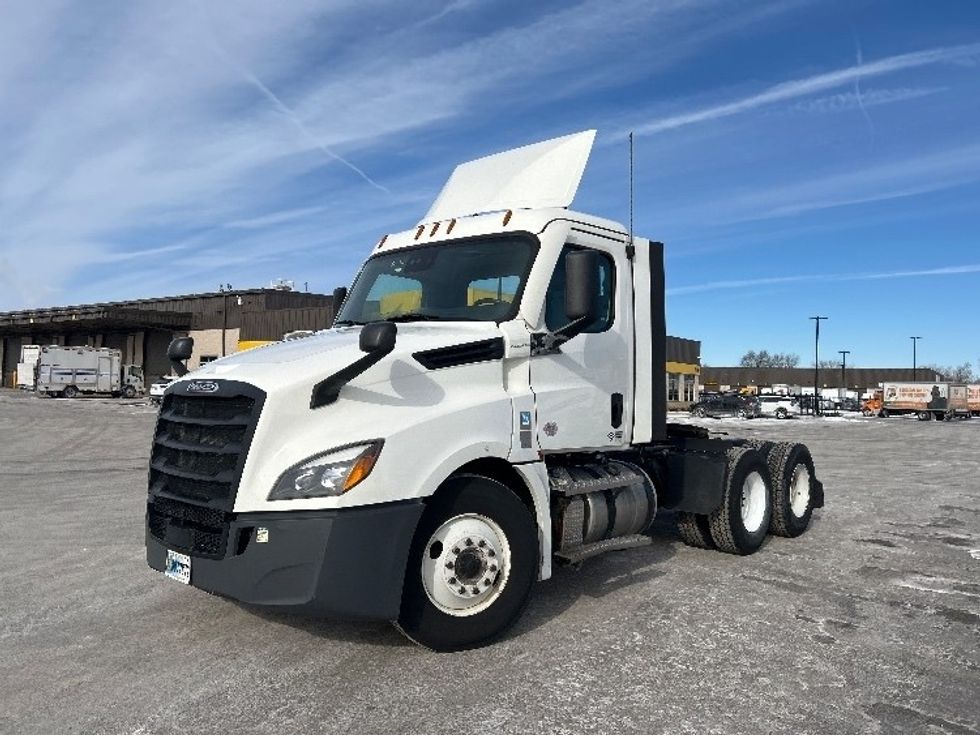 Day Cab Tractor-Heavy Duty Tractors-Freightliner-2021-T12664ST-East Chicago-IN-331,274\n\t\tmiles-$ 58,500 - Image 3