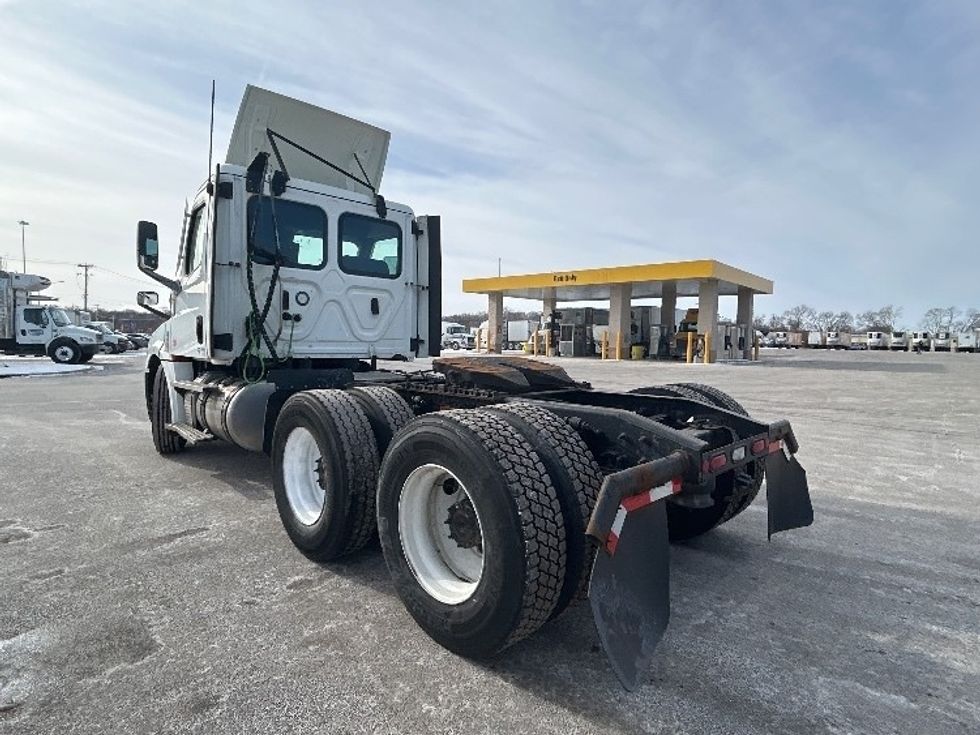 Day Cab Tractor-Heavy Duty Tractors-Freightliner-2021-T12664ST-East Chicago-IN-331,274\n\t\tmiles-$ 58,500 - Image 5