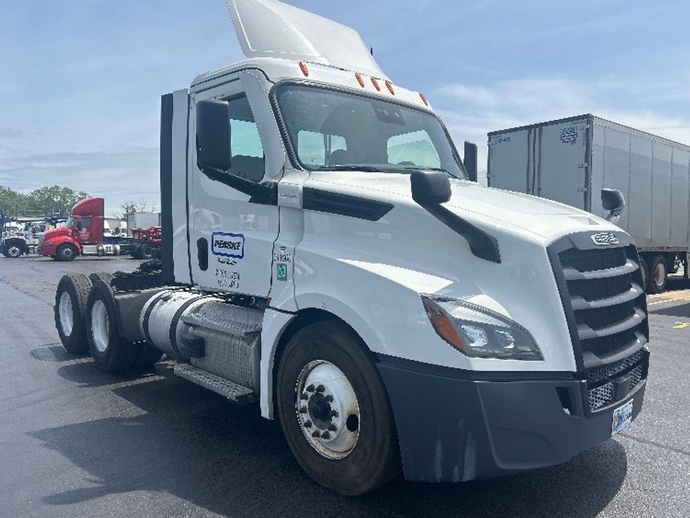 Day Cab Tractor-Heavy Duty Tractors-Freightliner-2021-T12664ST-East Chicago-IN-396,731\n\t\tmiles-$ 60,250 - Image 1