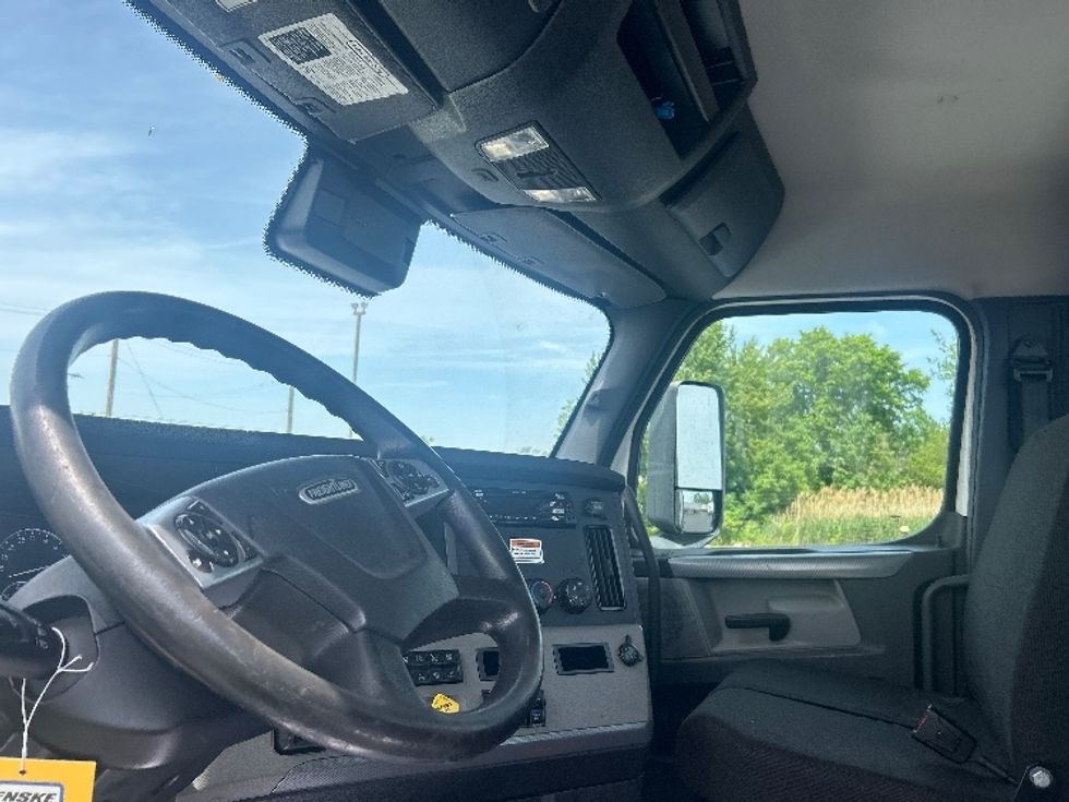 Day Cab Tractor-Heavy Duty Tractors-Freightliner-2021-T12664ST-East Chicago-IN-396,731\n\t\tmiles-$ 60,250 - Image 10