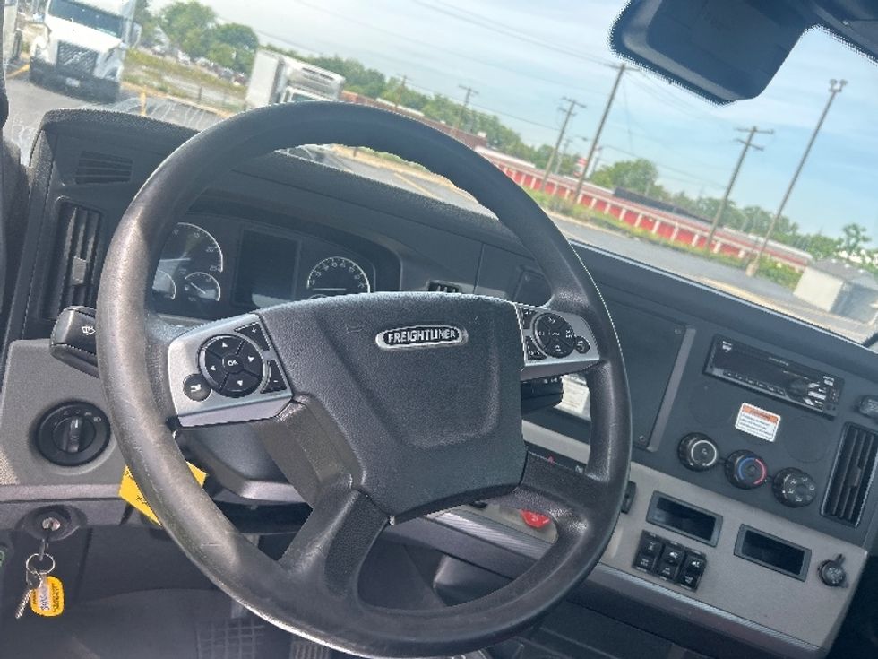 Day Cab Tractor-Heavy Duty Tractors-Freightliner-2021-T12664ST-East Chicago-IN-396,731\n\t\tmiles-$ 60,250 - Image 11