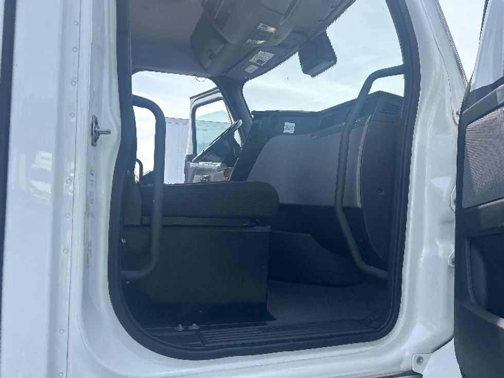 Day Cab Tractor-Heavy Duty Tractors-Freightliner-2021-T12664ST-East Chicago-IN-396,731\n\t\tmiles-$ 60,250 - Image 12