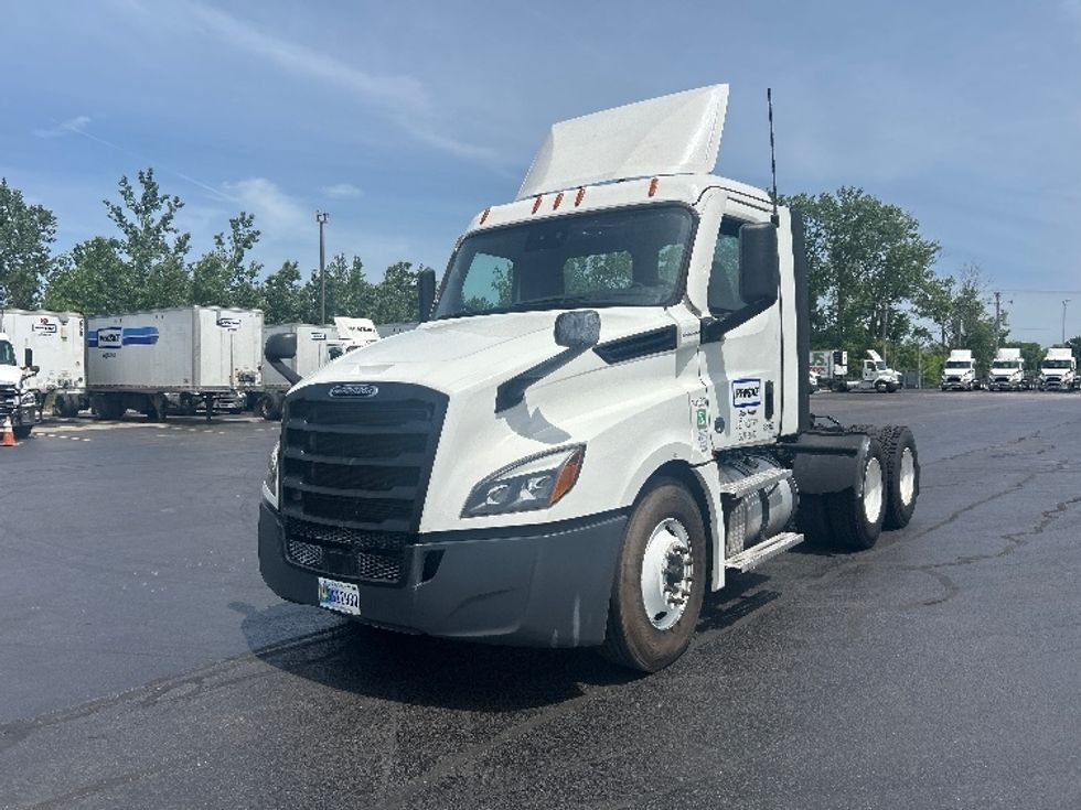 Day Cab Tractor-Heavy Duty Tractors-Freightliner-2021-T12664ST-East Chicago-IN-396,731\n\t\tmiles-$ 60,250 - Image 3