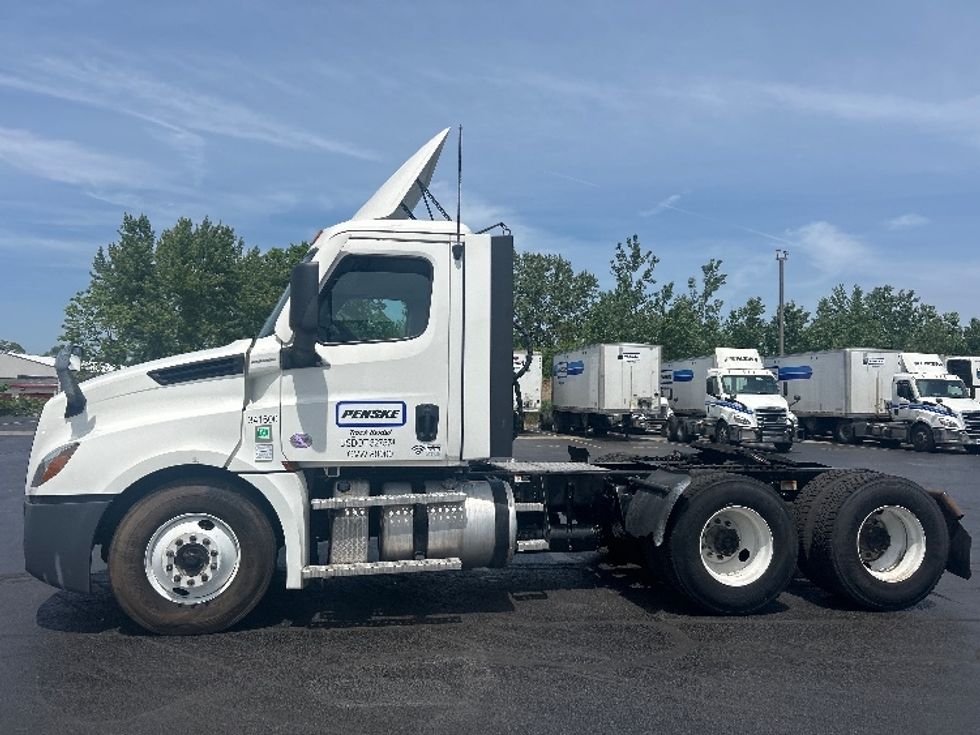Day Cab Tractor-Heavy Duty Tractors-Freightliner-2021-T12664ST-East Chicago-IN-396,731\n\t\tmiles-$ 60,250 - Image 4