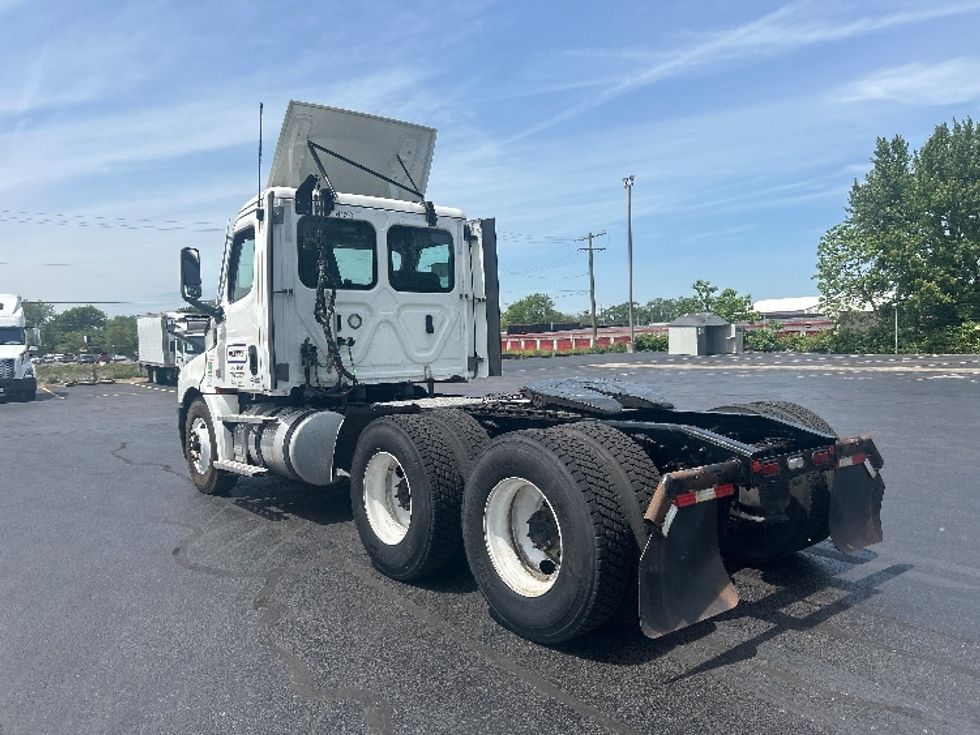 Day Cab Tractor-Heavy Duty Tractors-Freightliner-2021-T12664ST-East Chicago-IN-396,731\n\t\tmiles-$ 60,250 - Image 5