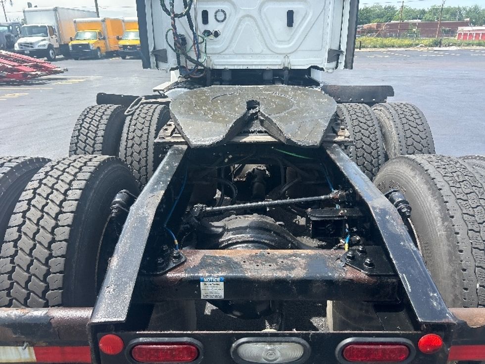 Day Cab Tractor-Heavy Duty Tractors-Freightliner-2021-T12664ST-East Chicago-IN-396,731\n\t\tmiles-$ 60,250 - Image 6