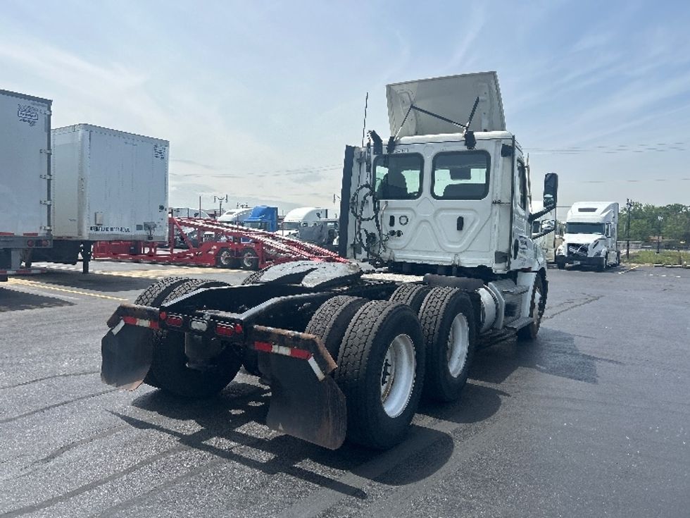 Day Cab Tractor-Heavy Duty Tractors-Freightliner-2021-T12664ST-East Chicago-IN-396,731\n\t\tmiles-$ 60,250 - Image 7