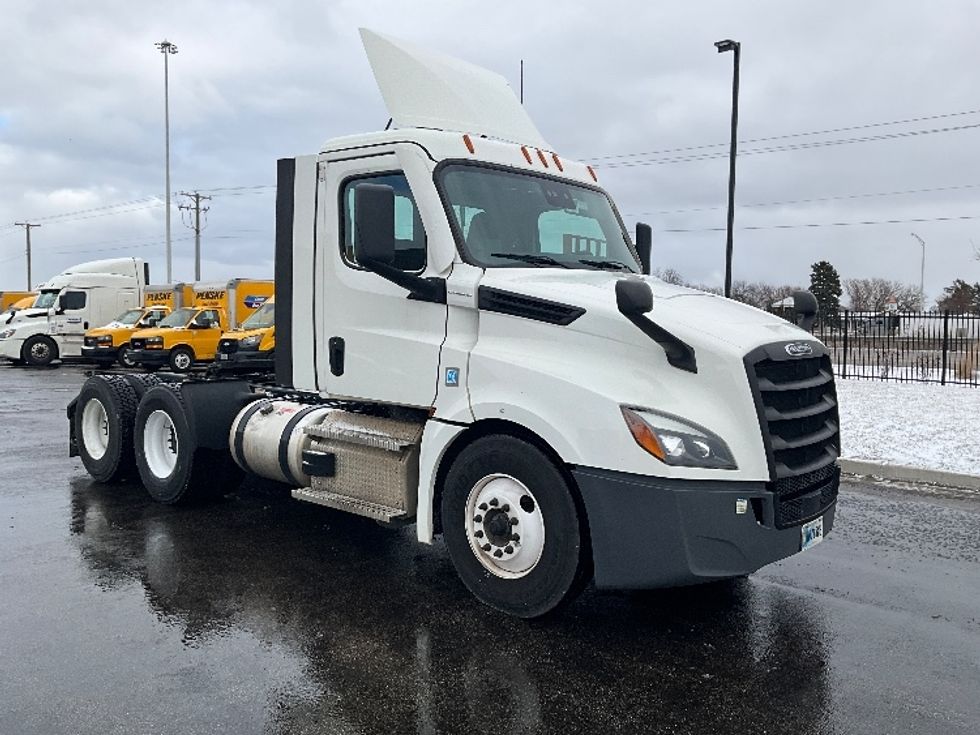Day Cab Tractor-Heavy Duty Tractors-Freightliner-2021-T12664ST-East Chicago-IN-492,400\n\t\tmiles-$ 47,000 - Image 1
