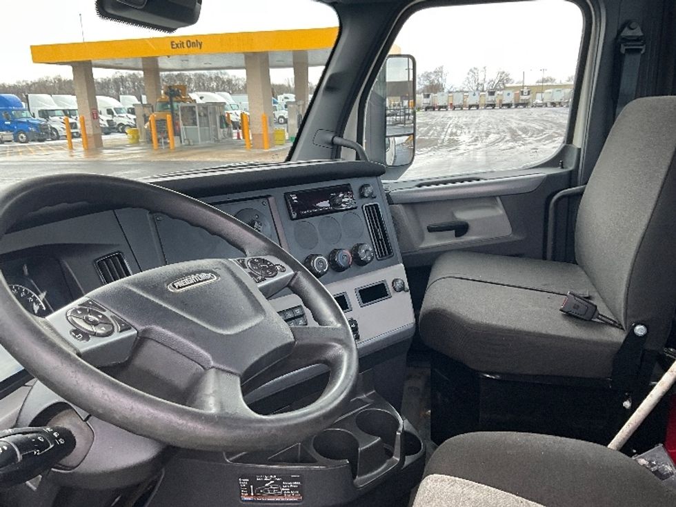 Day Cab Tractor-Heavy Duty Tractors-Freightliner-2021-T12664ST-East Chicago-IN-492,400\n\t\tmiles-$ 47,000 - Image 10