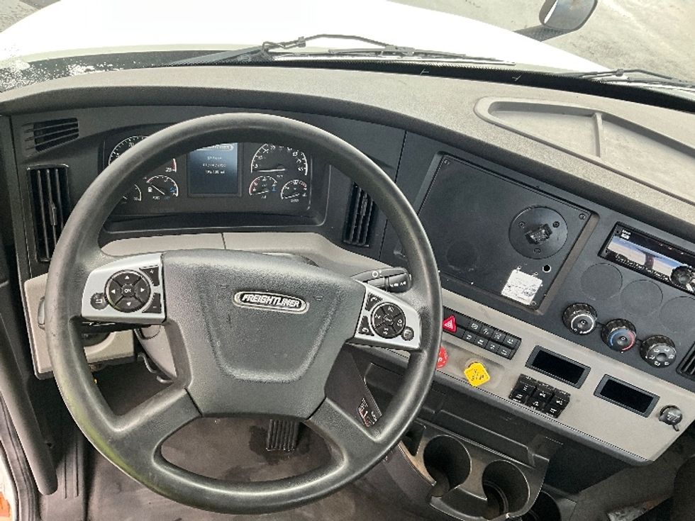 Day Cab Tractor-Heavy Duty Tractors-Freightliner-2021-T12664ST-East Chicago-IN-492,400\n\t\tmiles-$ 47,000 - Image 11