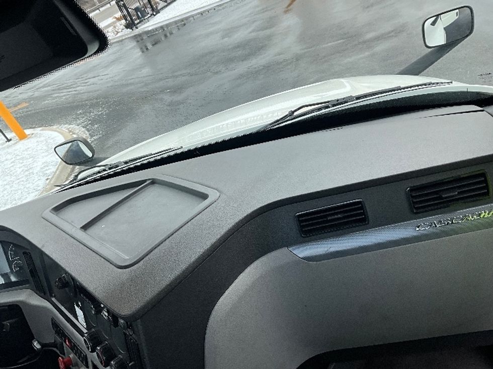 Day Cab Tractor-Heavy Duty Tractors-Freightliner-2021-T12664ST-East Chicago-IN-492,400\n\t\tmiles-$ 47,000 - Image 13