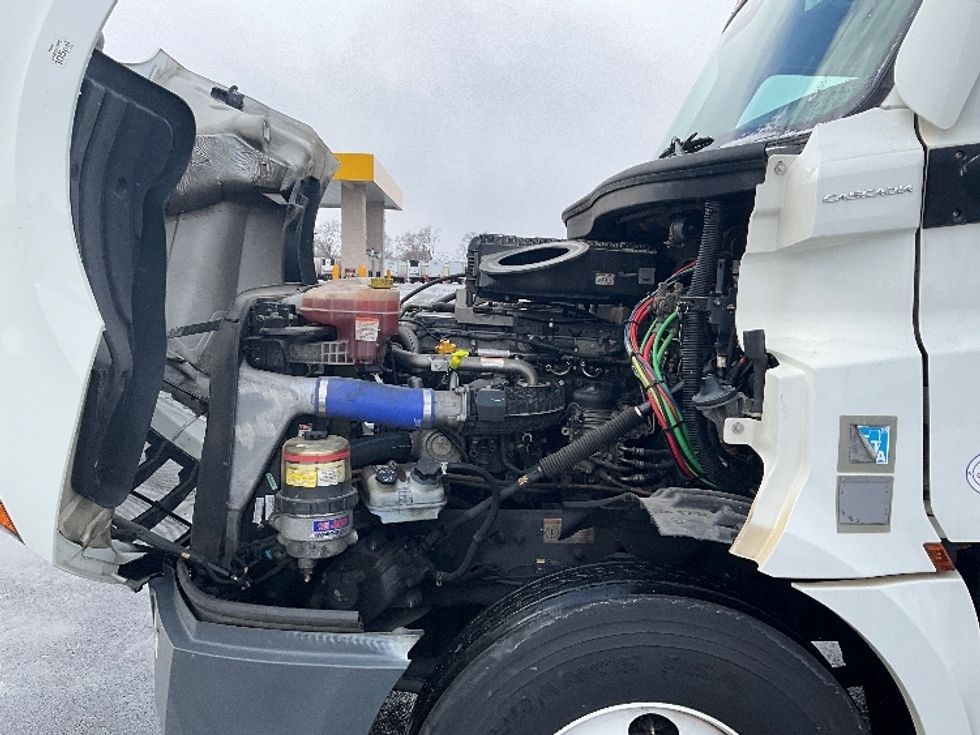 Day Cab Tractor-Heavy Duty Tractors-Freightliner-2021-T12664ST-East Chicago-IN-492,400\n\t\tmiles-$ 47,000 - Image 16