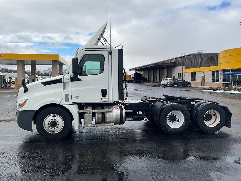 Day Cab Tractor-Heavy Duty Tractors-Freightliner-2021-T12664ST-East Chicago-IN-492,400\n\t\tmiles-$ 47,000 - Image 4