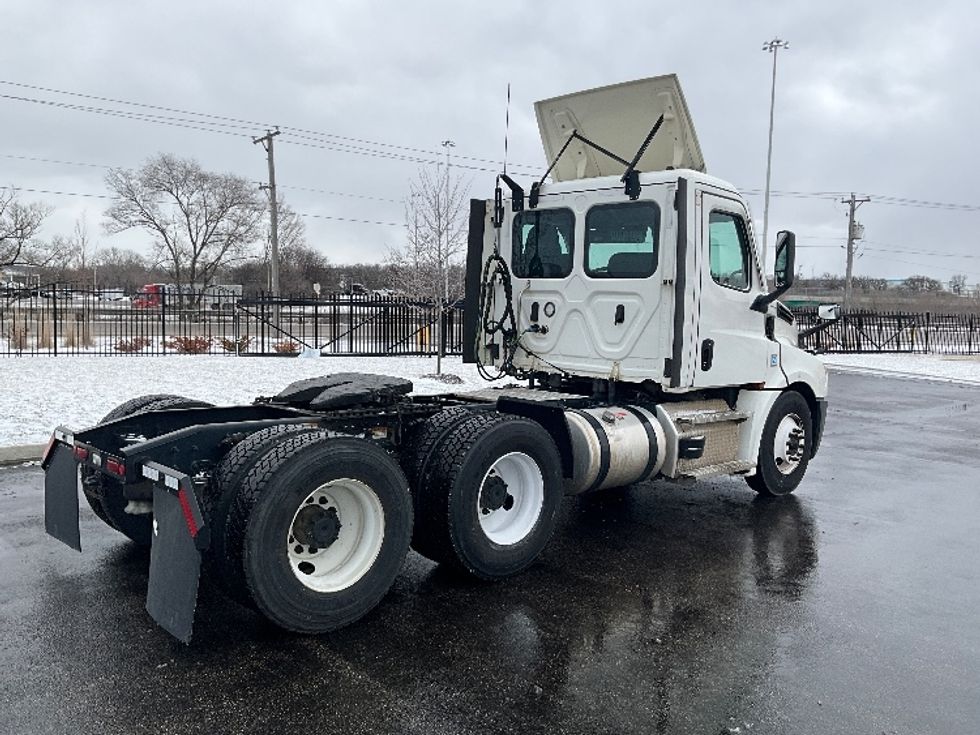Day Cab Tractor-Heavy Duty Tractors-Freightliner-2021-T12664ST-East Chicago-IN-492,400\n\t\tmiles-$ 47,000 - Image 7