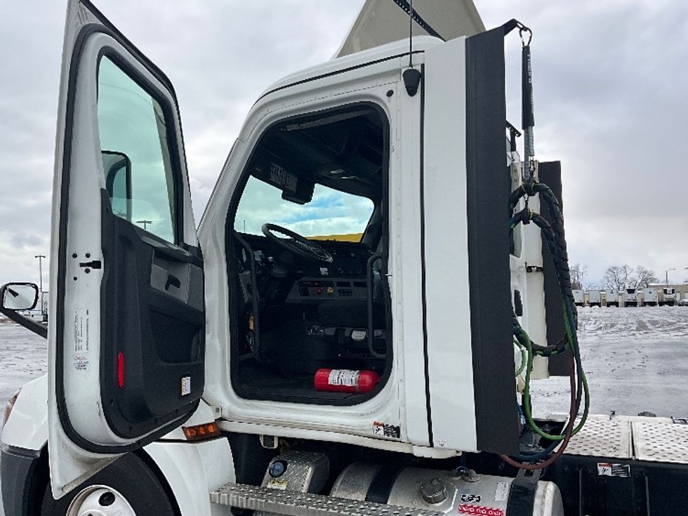 Day Cab Tractor-Heavy Duty Tractors-Freightliner-2021-T12664ST-East Chicago-IN-492,400\n\t\tmiles-$ 47,000 - Image 9