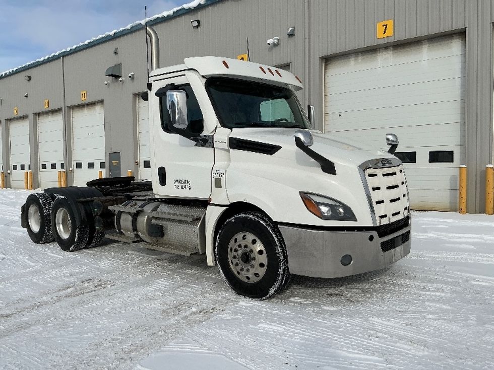 Day Cab Tractor-Heavy Duty Tractors-Freightliner-2021-T12664ST-Edmonton-AB-829,877\n\t\tkm-$ 55,250 - Image 1