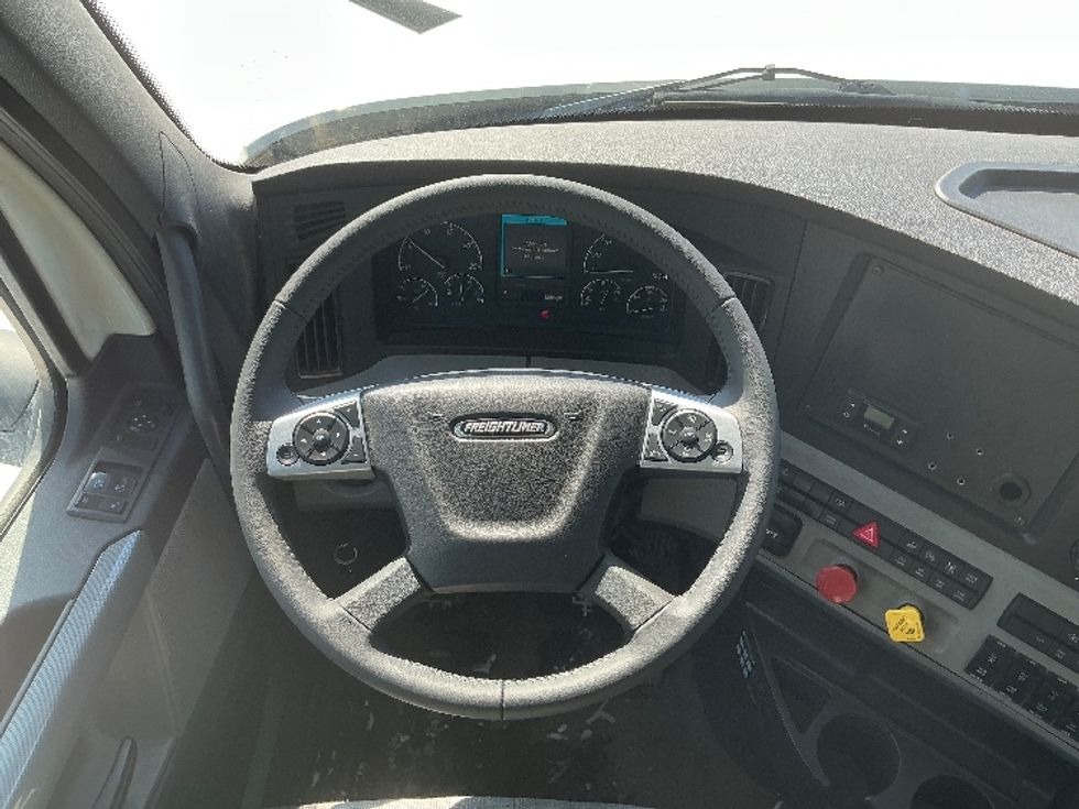 Day Cab Tractor-Heavy Duty Tractors-Freightliner-2021-T12664ST-Edmonton-AB-829,877\n\t\tkm-$ 55,250 - Image 10