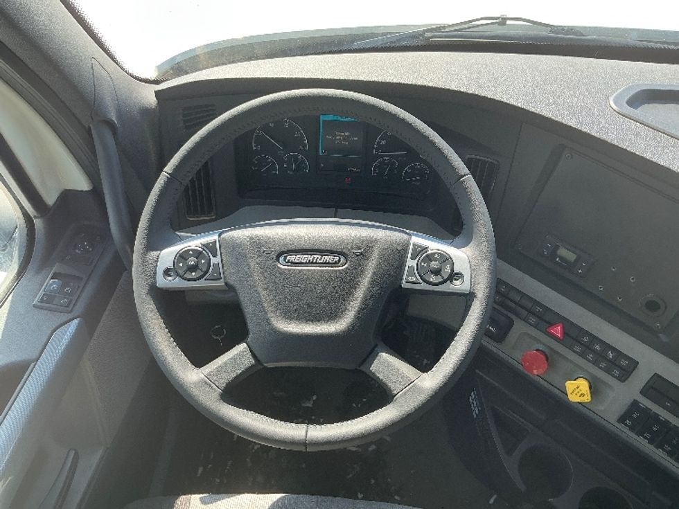 Day Cab Tractor-Heavy Duty Tractors-Freightliner-2021-T12664ST-Edmonton-AB-829,877\n\t\tkm-$ 55,250 - Image 11