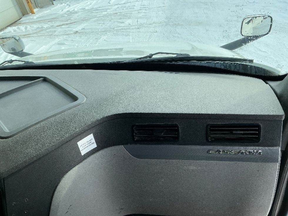 Day Cab Tractor-Heavy Duty Tractors-Freightliner-2021-T12664ST-Edmonton-AB-829,877\n\t\tkm-$ 55,250 - Image 13