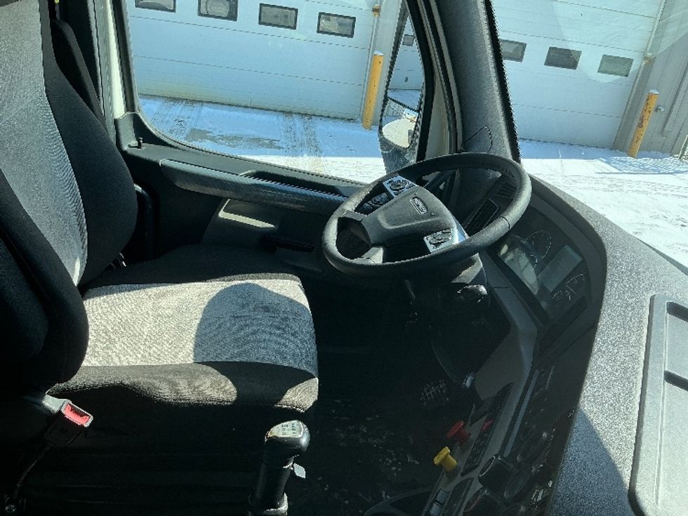 Day Cab Tractor-Heavy Duty Tractors-Freightliner-2021-T12664ST-Edmonton-AB-829,877\n\t\tkm-$ 55,250 - Image 14