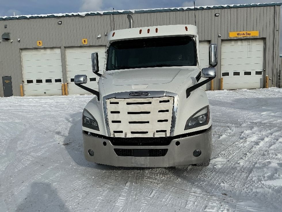 Day Cab Tractor-Heavy Duty Tractors-Freightliner-2021-T12664ST-Edmonton-AB-829,877\n\t\tkm-$ 55,250 - Image 2