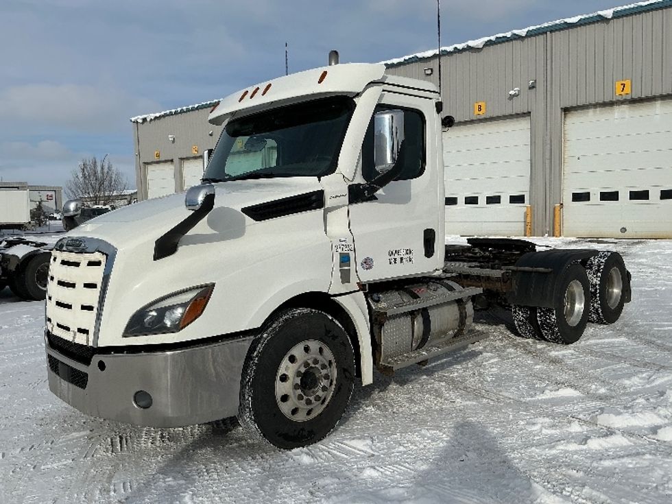 Day Cab Tractor-Heavy Duty Tractors-Freightliner-2021-T12664ST-Edmonton-AB-829,877\n\t\tkm-$ 55,250 - Image 3