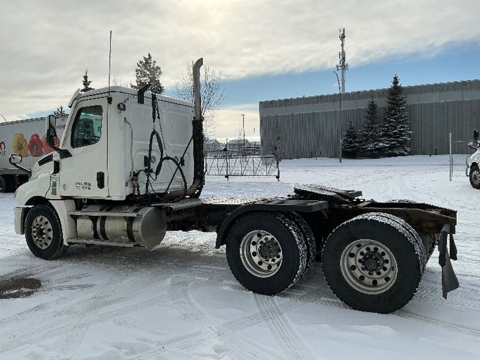 Day Cab Tractor-Heavy Duty Tractors-Freightliner-2021-T12664ST-Edmonton-AB-829,877\n\t\tkm-$ 55,250 - Image 5