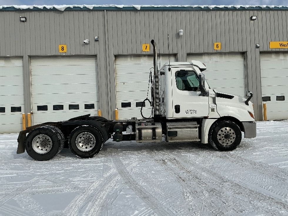 Day Cab Tractor-Heavy Duty Tractors-Freightliner-2021-T12664ST-Edmonton-AB-829,877\n\t\tkm-$ 55,250 - Image 8