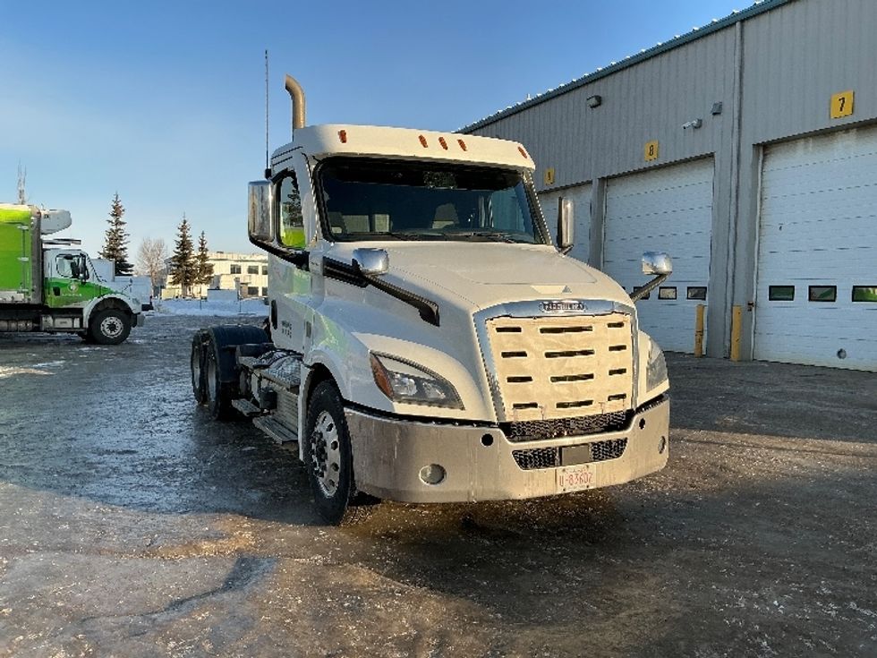 Day Cab Tractor-Heavy Duty Tractors-Freightliner-2021-T12664ST-Edmonton-AB-858,907\n\t\tkm-$ 56,500 - Image 1