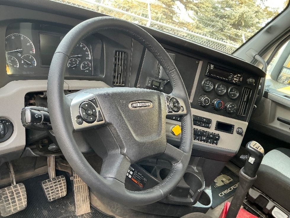 Day Cab Tractor-Heavy Duty Tractors-Freightliner-2021-T12664ST-Edmonton-AB-858,907\n\t\tkm-$ 56,500 - Image 10