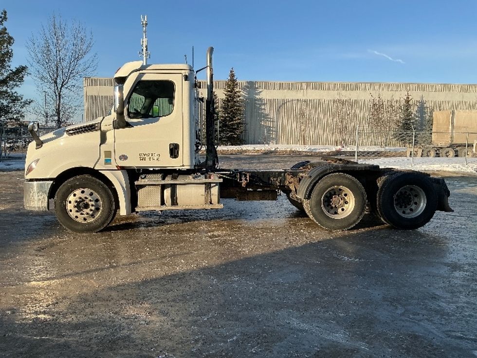 Day Cab Tractor-Heavy Duty Tractors-Freightliner-2021-T12664ST-Edmonton-AB-858,907\n\t\tkm-$ 56,500 - Image 4