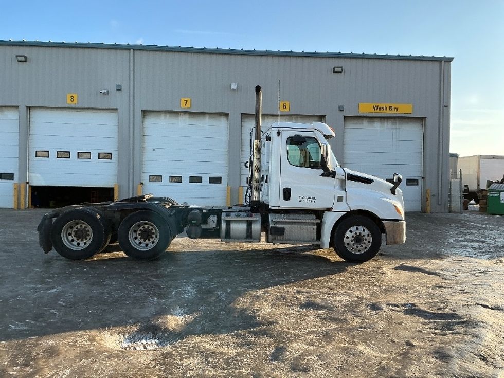 Day Cab Tractor-Heavy Duty Tractors-Freightliner-2021-T12664ST-Edmonton-AB-858,907\n\t\tkm-$ 56,500 - Image 8