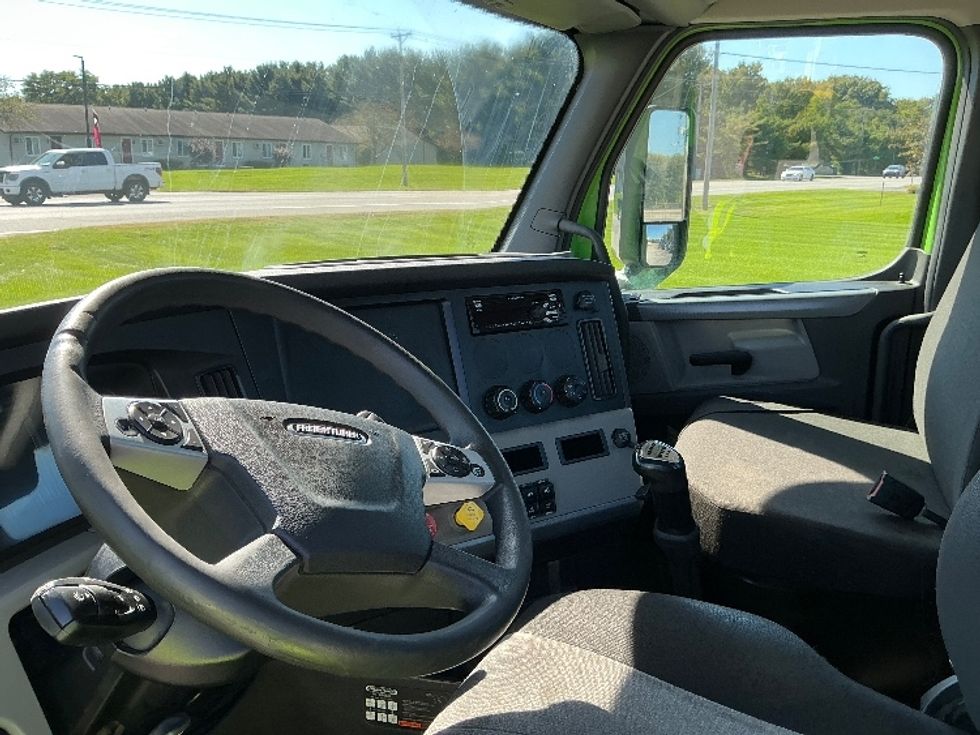 Day Cab Tractor-Heavy Duty Tractors-Freightliner-2021-T12664ST-Elkhart-IN-161,368\n\t\tmiles-$ 63,000 - Image 10