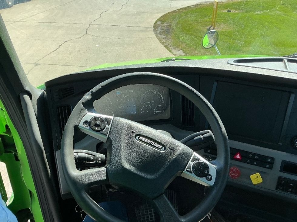 Day Cab Tractor-Heavy Duty Tractors-Freightliner-2021-T12664ST-Elkhart-IN-161,368\n\t\tmiles-$ 63,000 - Image 11